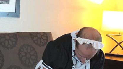 Unemployed Man Uses Feminization to Land a Job