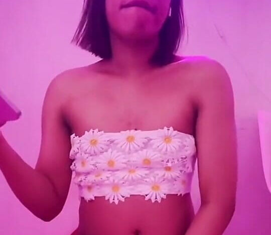 Trans performer goes solo on cam, teases and cums